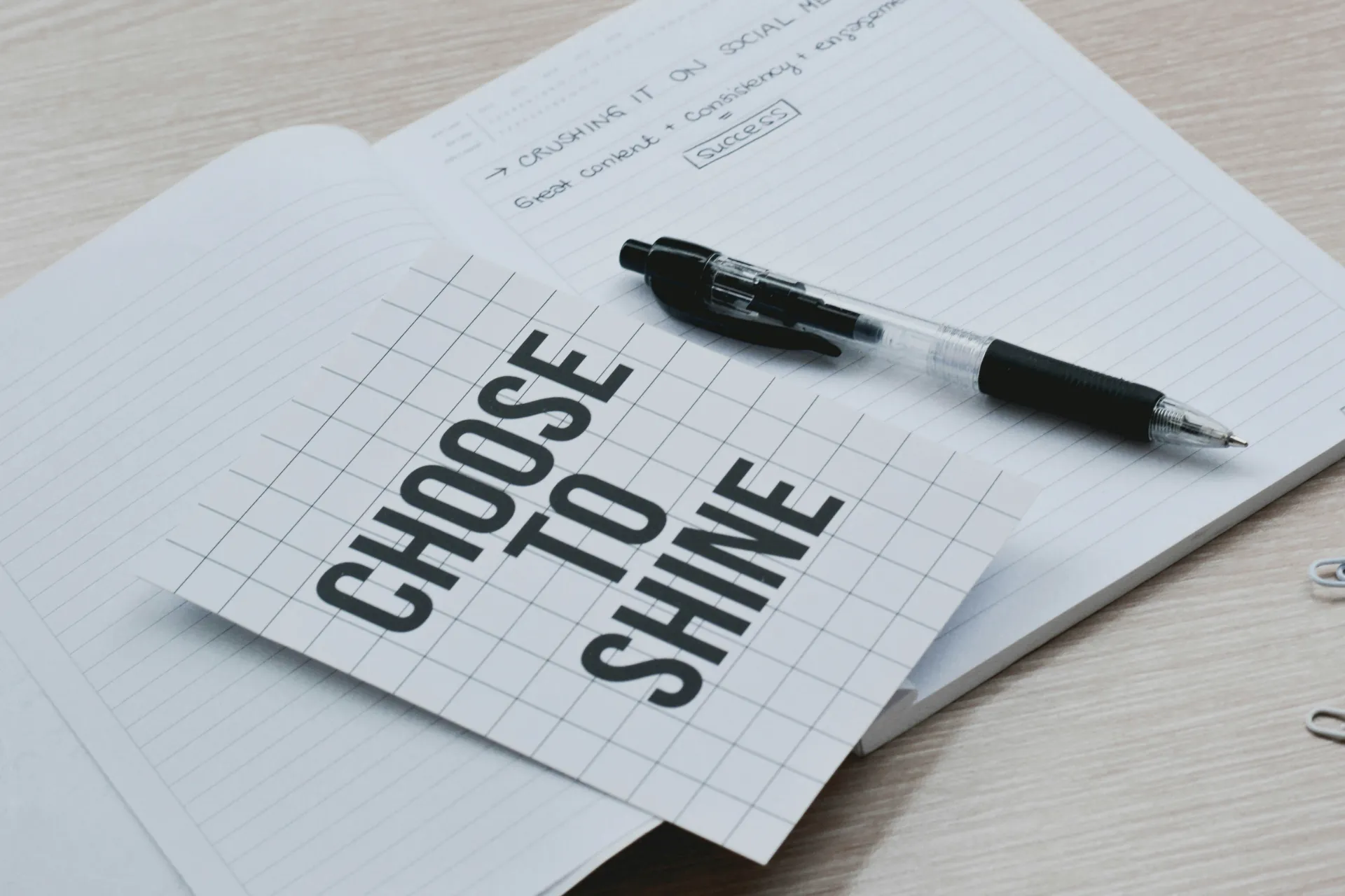 Choose to shine - Notiz auf einem Papier