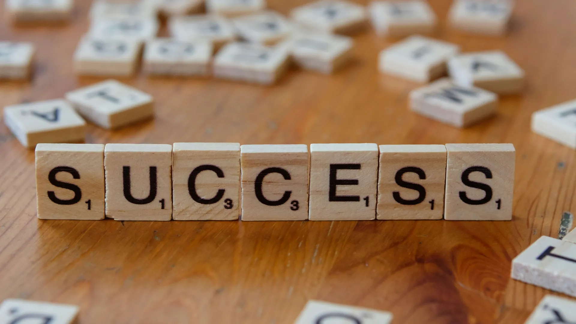 Scrabble Buchstaben: success bzw. Erfolg
