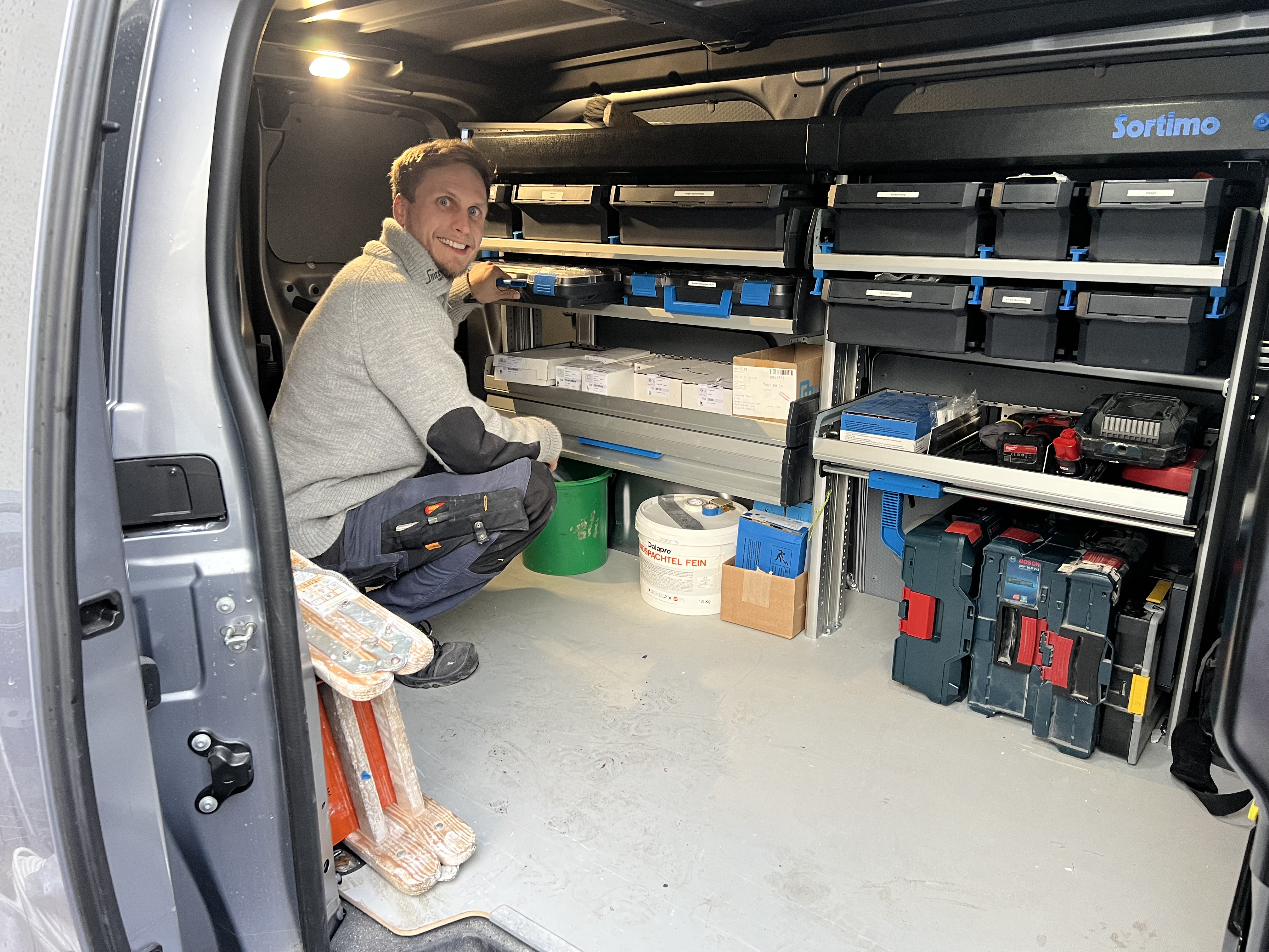 Techniker bei der Wartung einer Anlage