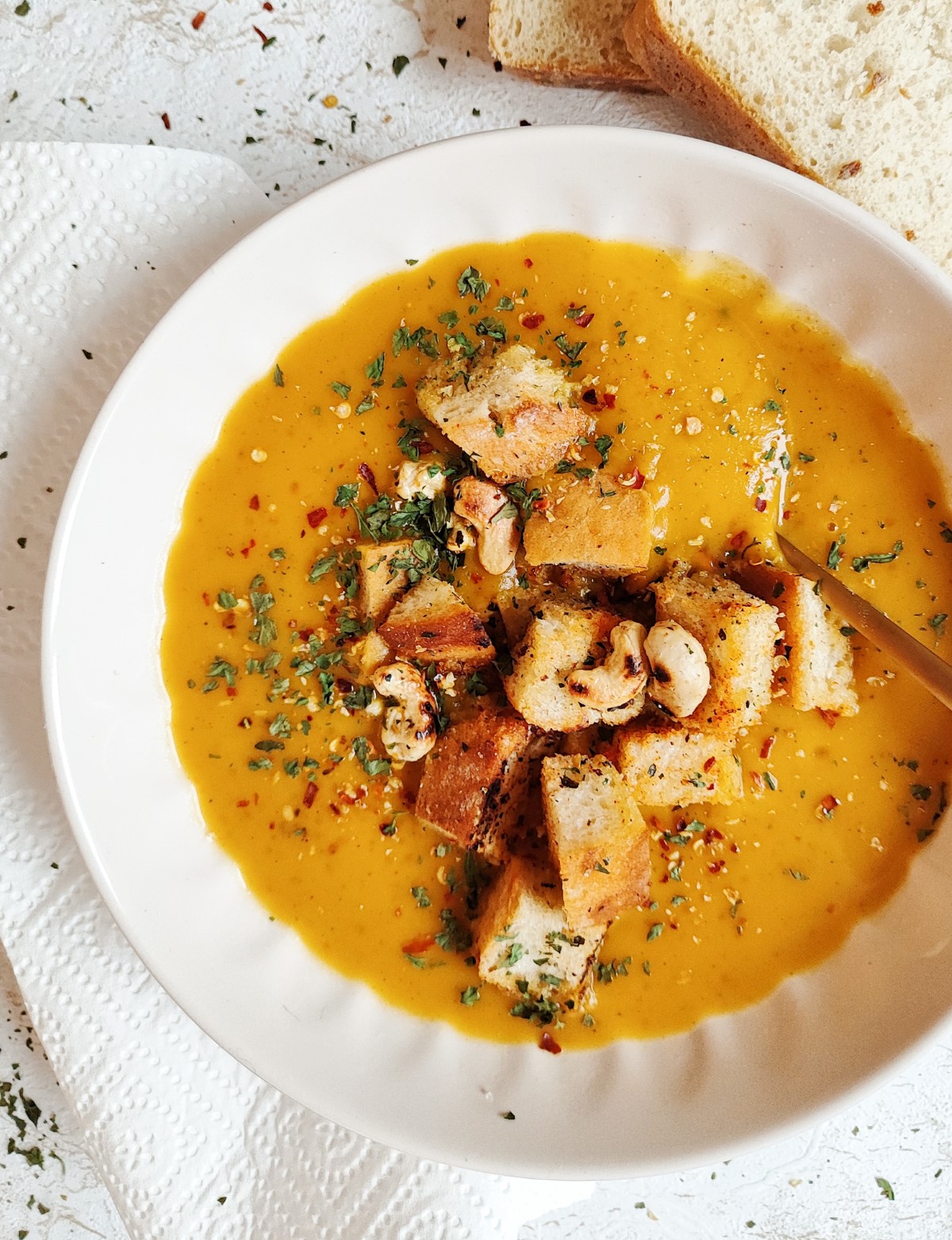 Cremige Kürbissuppe mit Croutons - alt