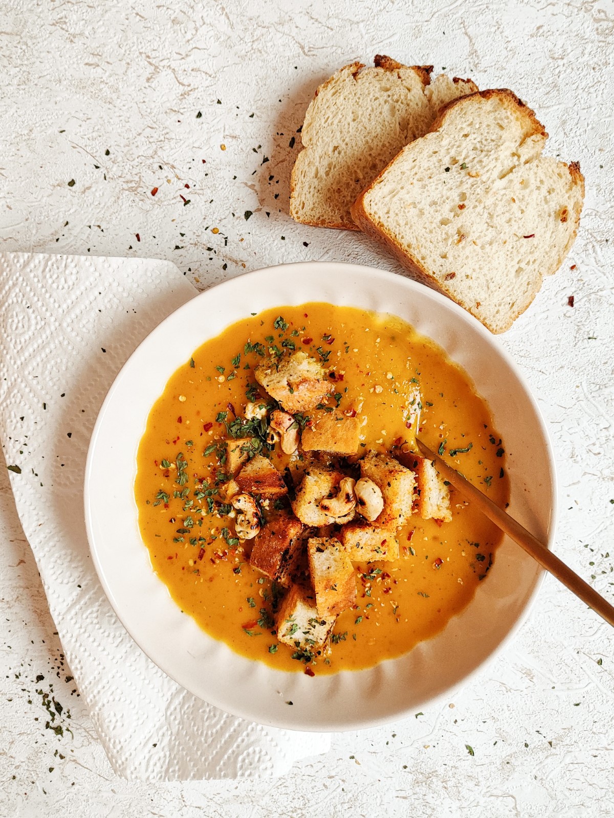 Cremige Kürbissuppe mit Croutons - alt