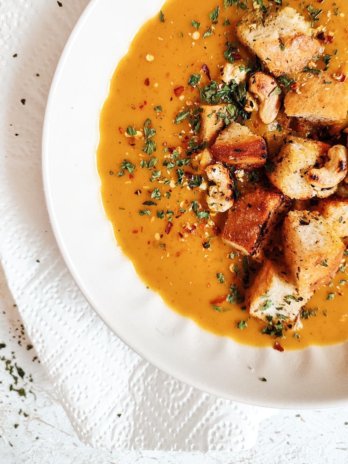 Cremige Kürbissuppe mit Croutons - alt