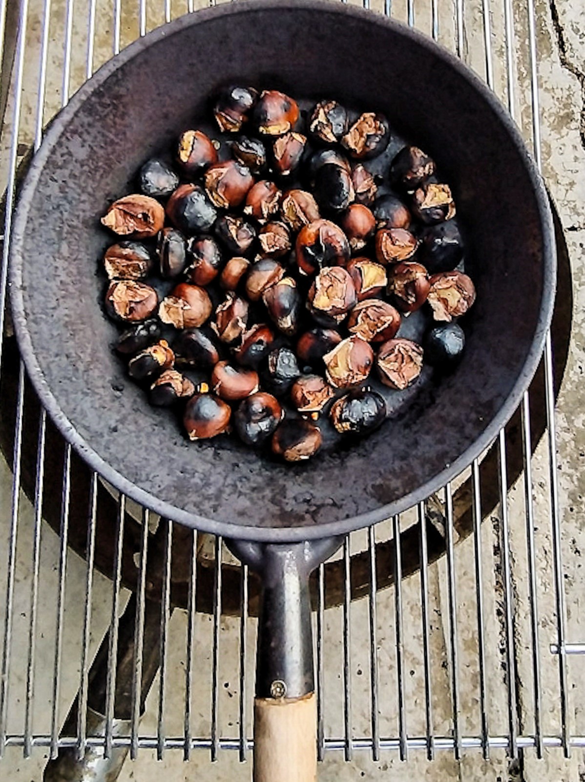 Köstliche geröstete Kastanien - Roasted Chesnuts