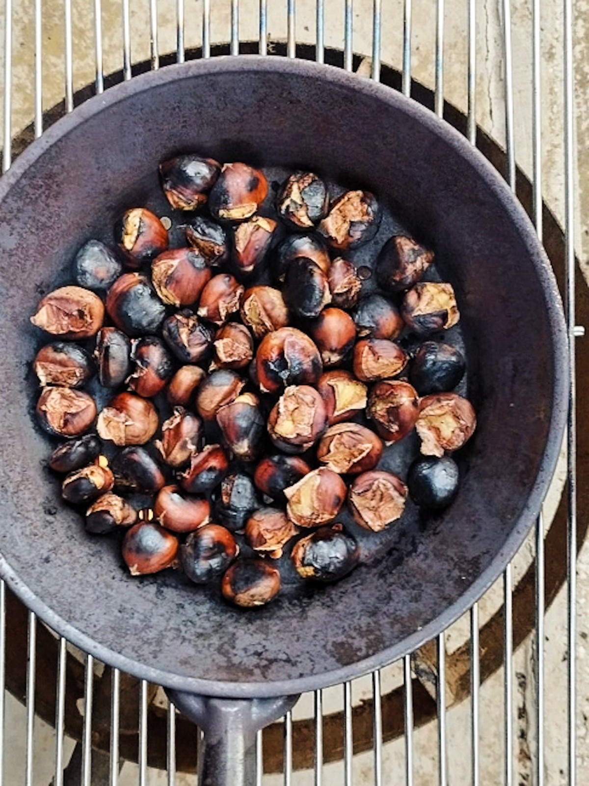 Köstliche geröstete Kastanien - Roasted Chesnuts