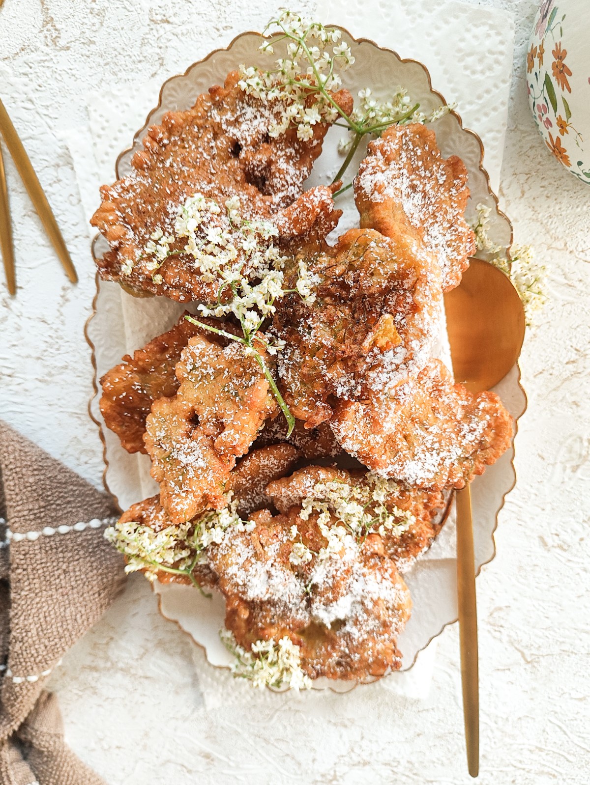 Holunderblütenkrapfen - Elderflower Fritters