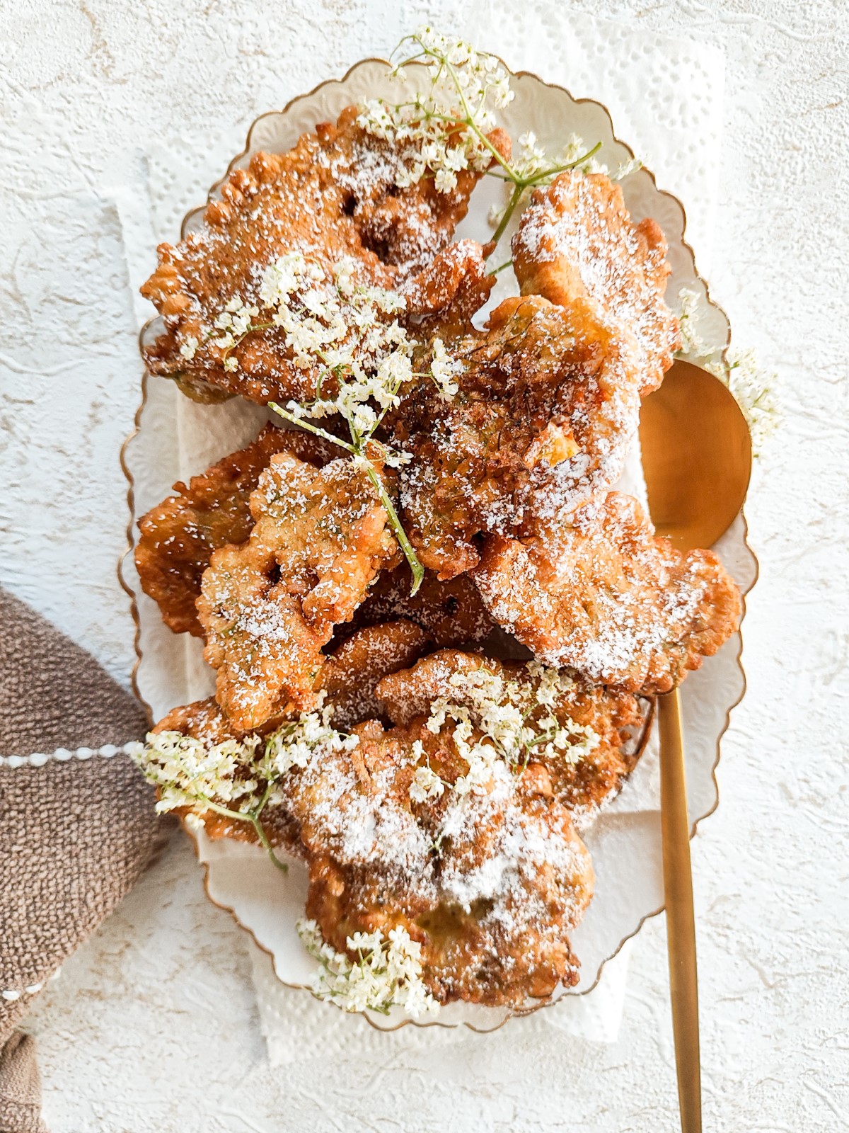 Holunderblütenkrapfen - Elderflower Fritters