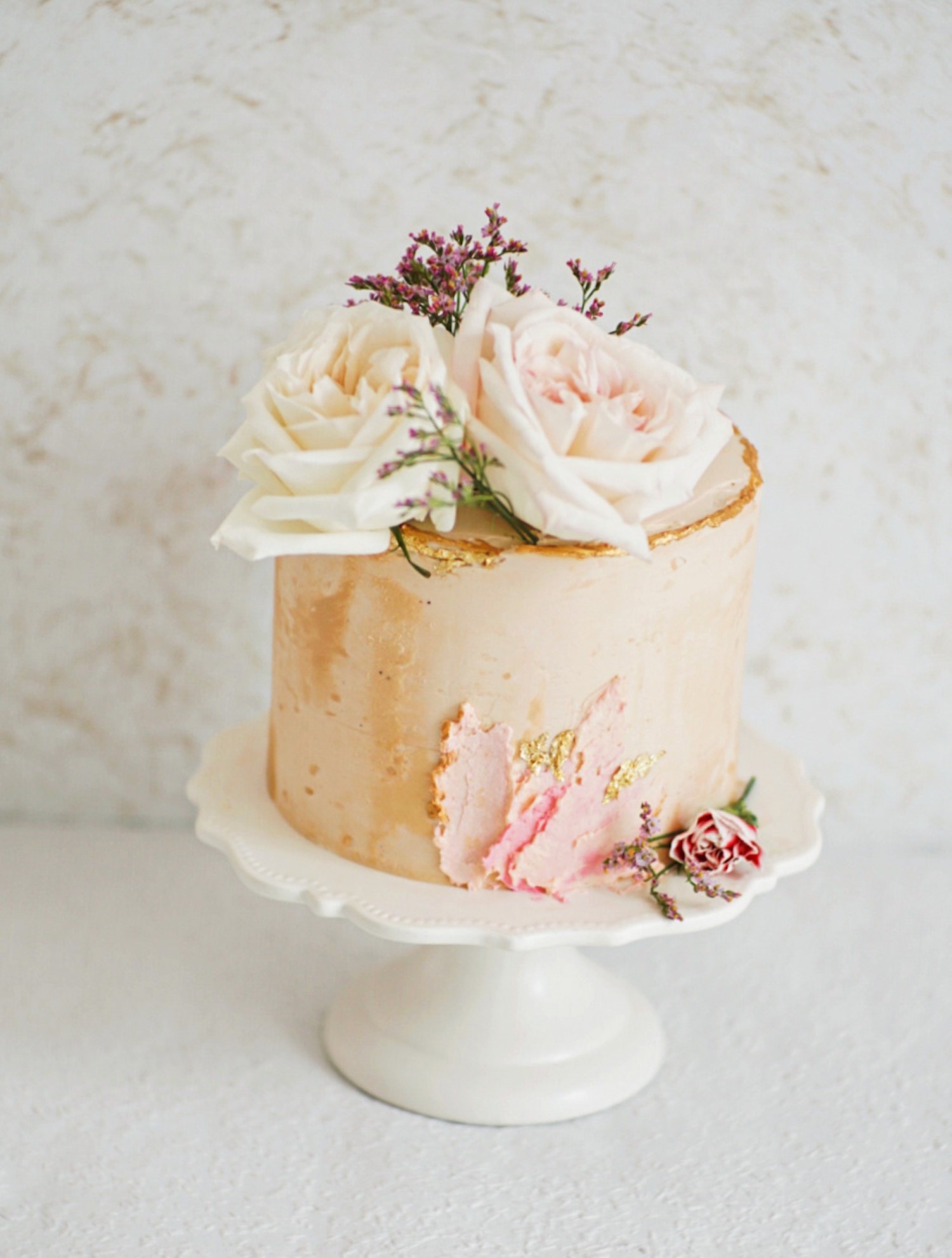 Cake with chocolate mousse and raspberry filling - alt