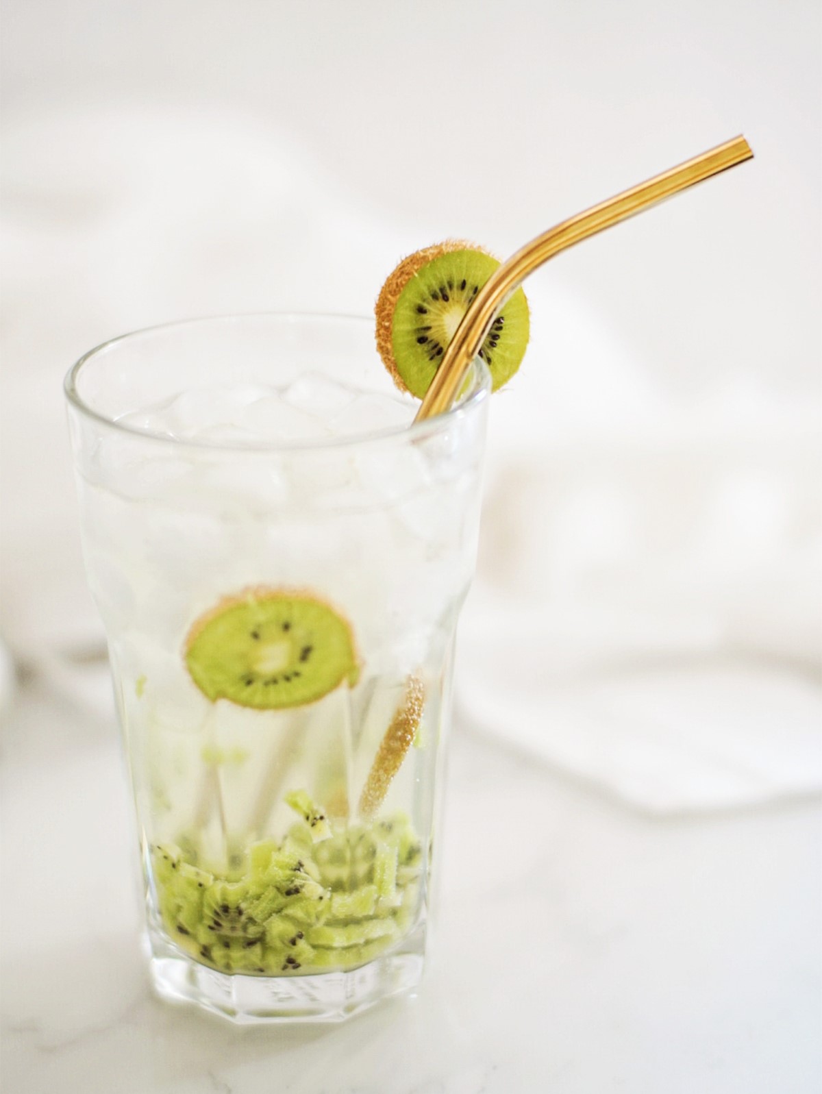 Refreshing Kiwi Cocktail - alt
