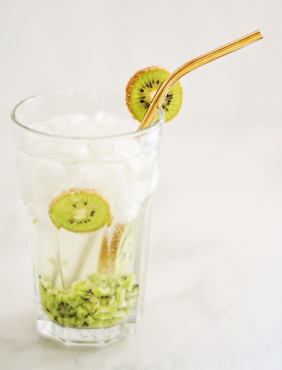 Refreshing Kiwi Cocktail - alt