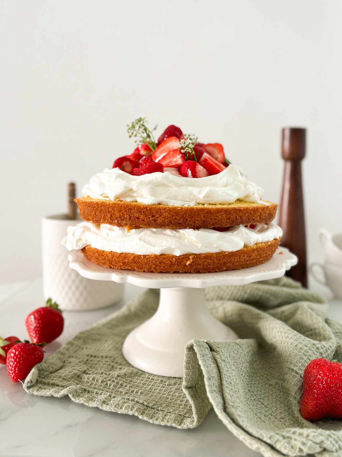 Summer strawberry cake 