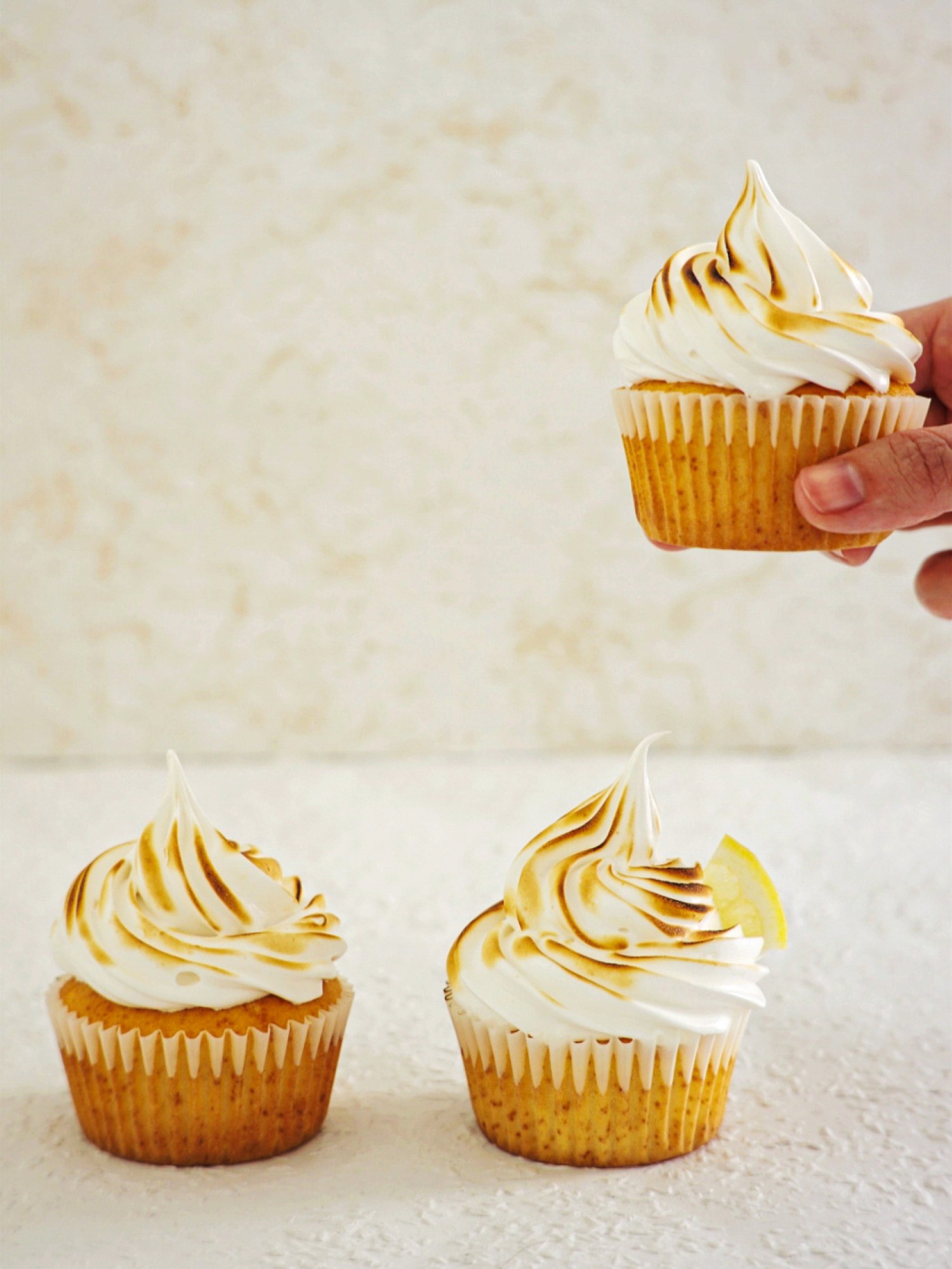 Vanille Cupcakes mit Zitronen Curd  - alt