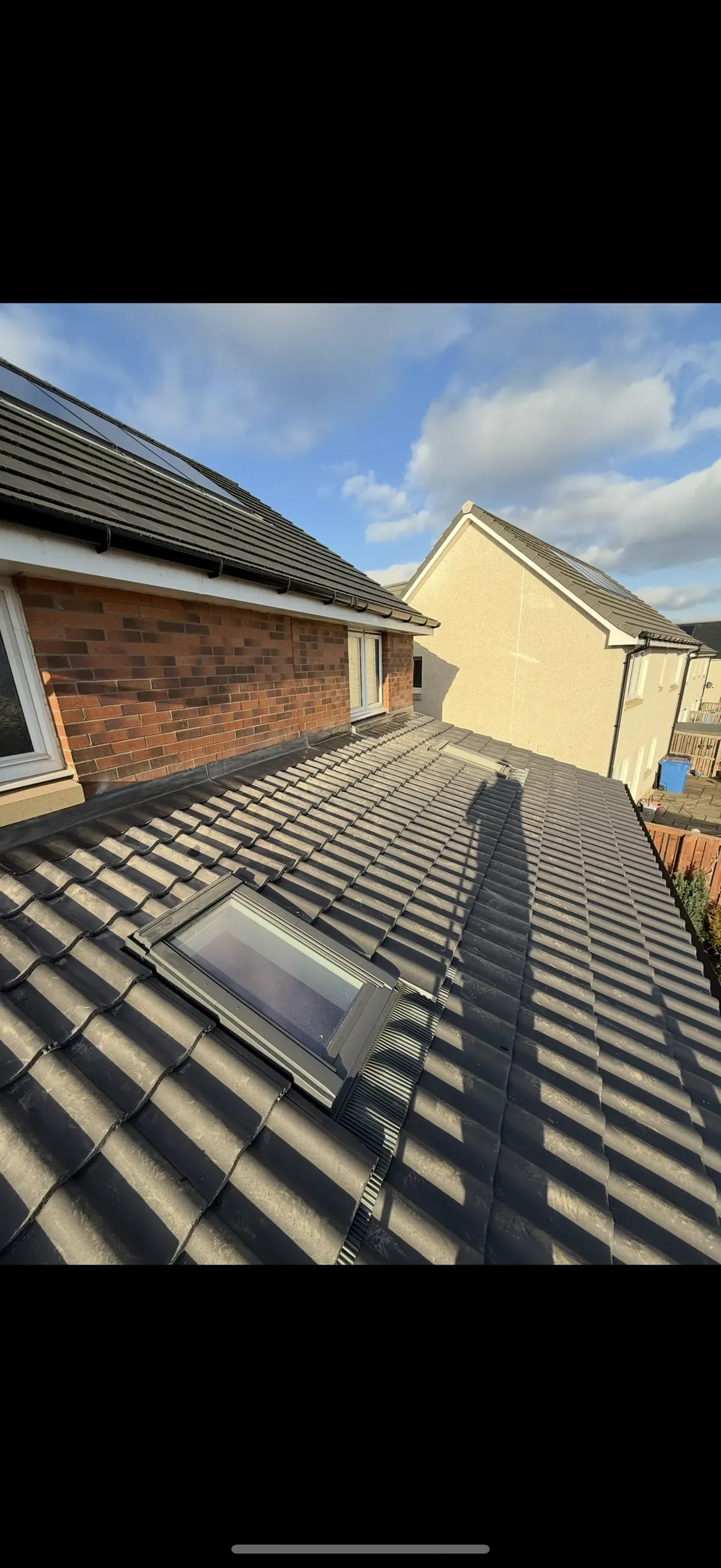 Roof replacement image background image