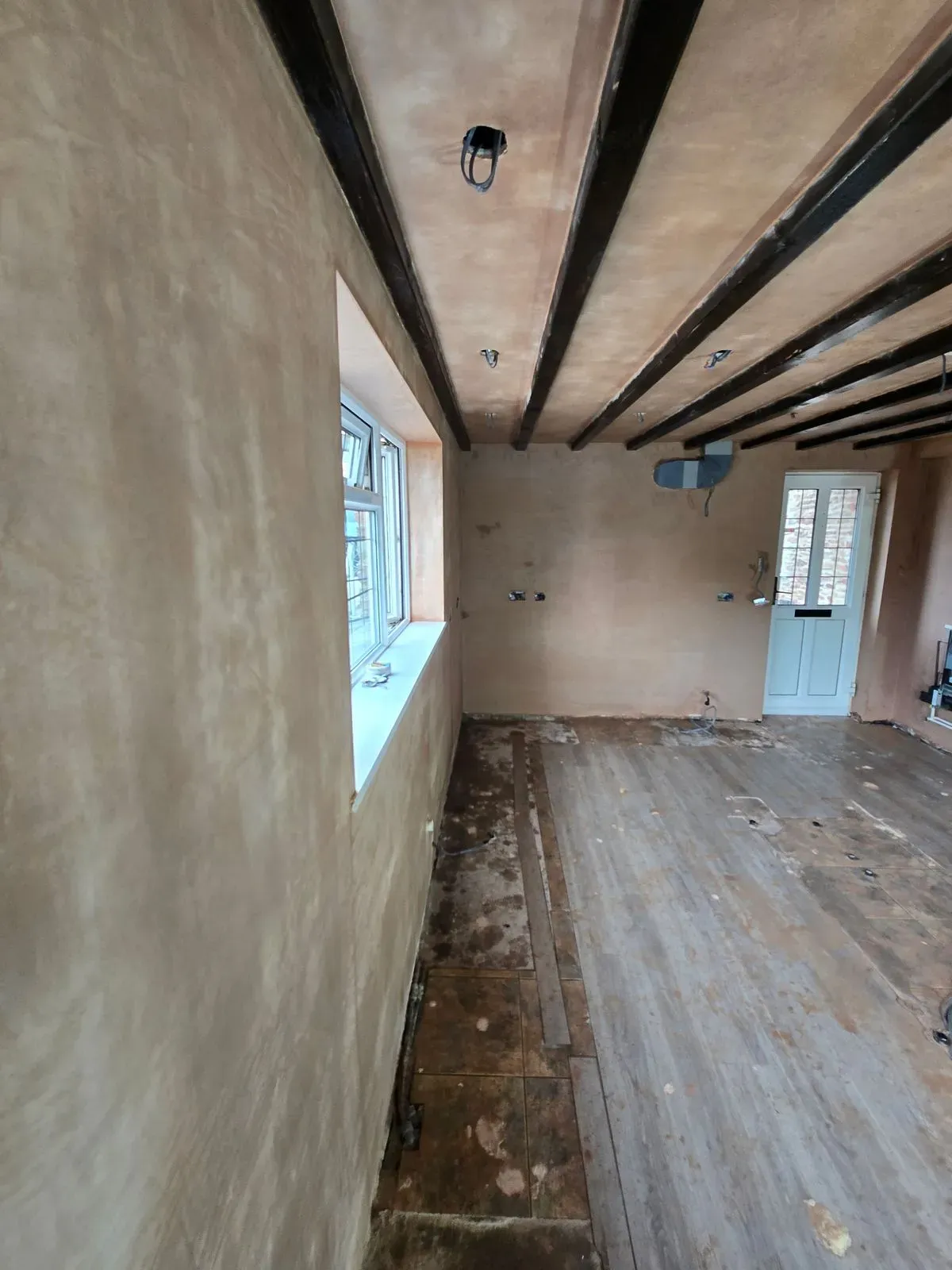 Smooth skimmed kitchen walls ready for painting in Rangeworthy South Gloucestershire