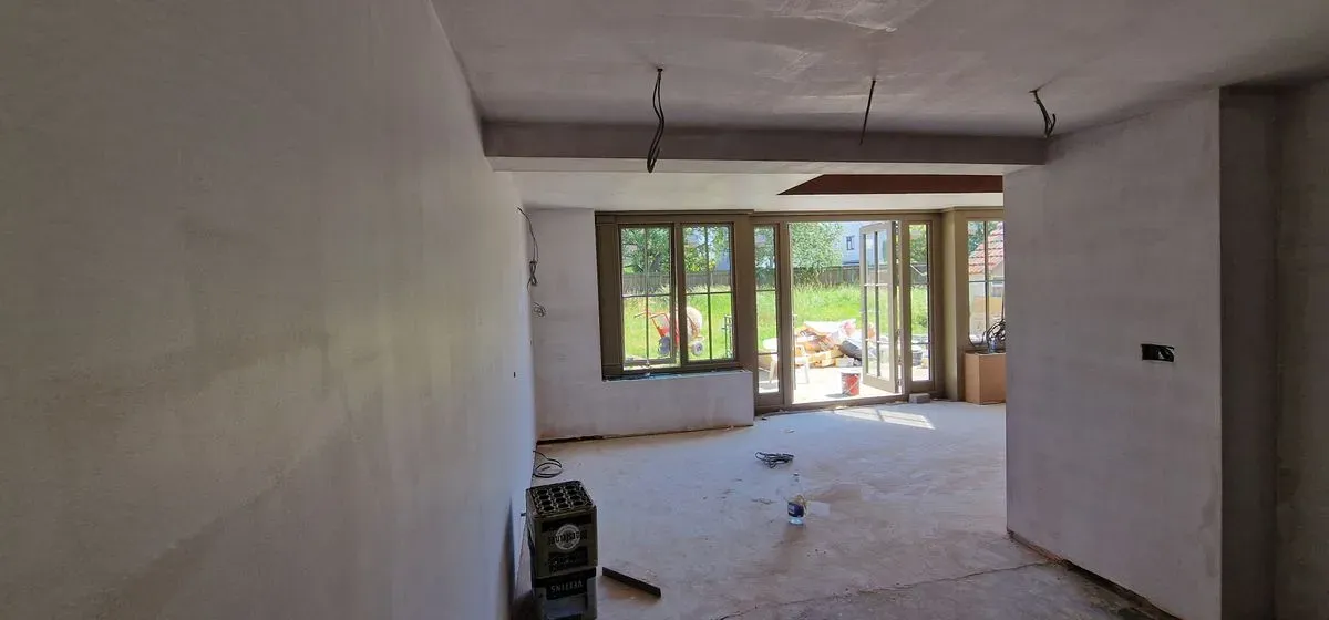 Kitchen and orangery room plastering in Almondsbury, Bristol. Blue grit prep and mesh taping for a smooth skim finish.
