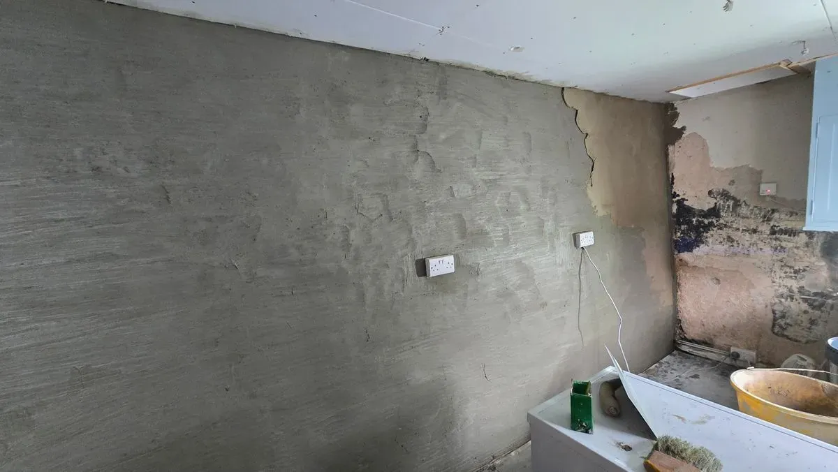 Damp Proofing Structural Waterproofing Tanking slurry tex to stop high pressure water under ground Glastonbury BA6 all rendering work carried out by JNS plastering services