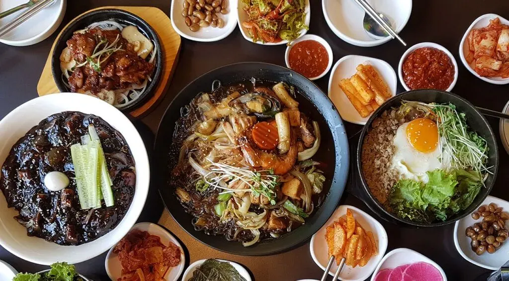 8219584949312-po0s19o5k3s96s2ypqv7o-Korean-cuisin-pho collection background image