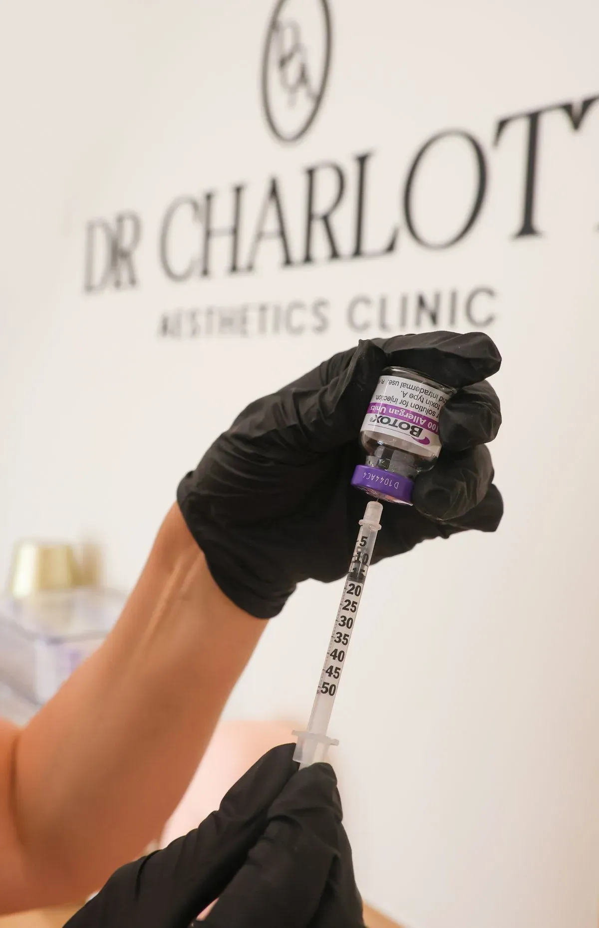 Anti-wrinkle injections image background image