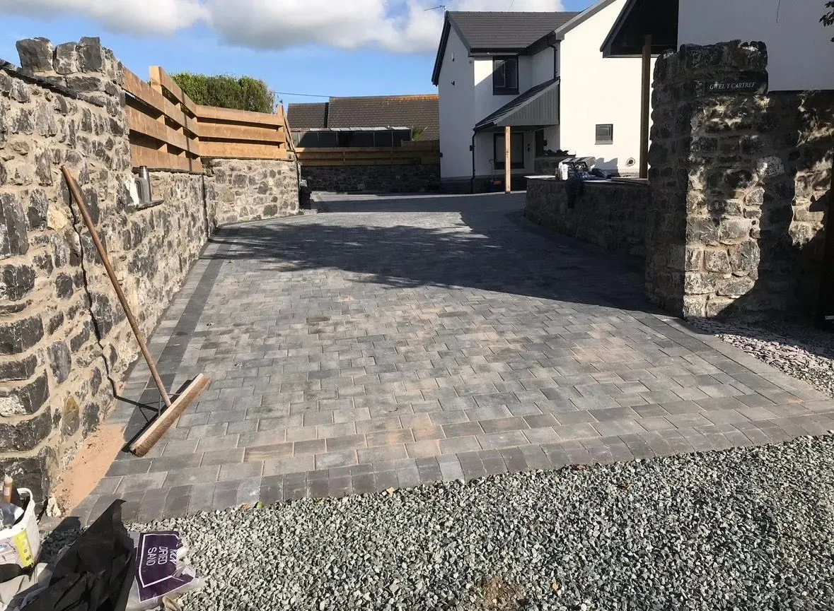 Landscape maintenance image