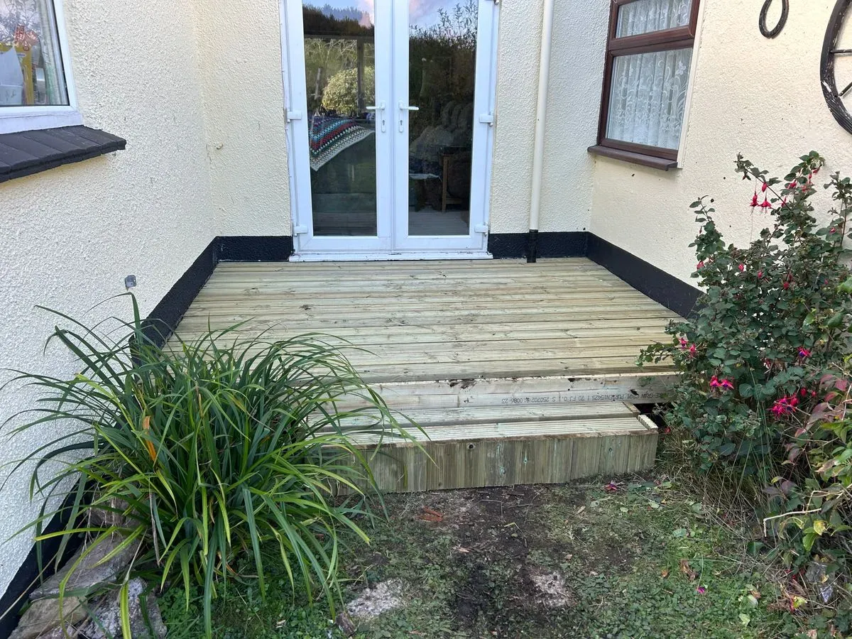 Decking construction and maintenance image background image