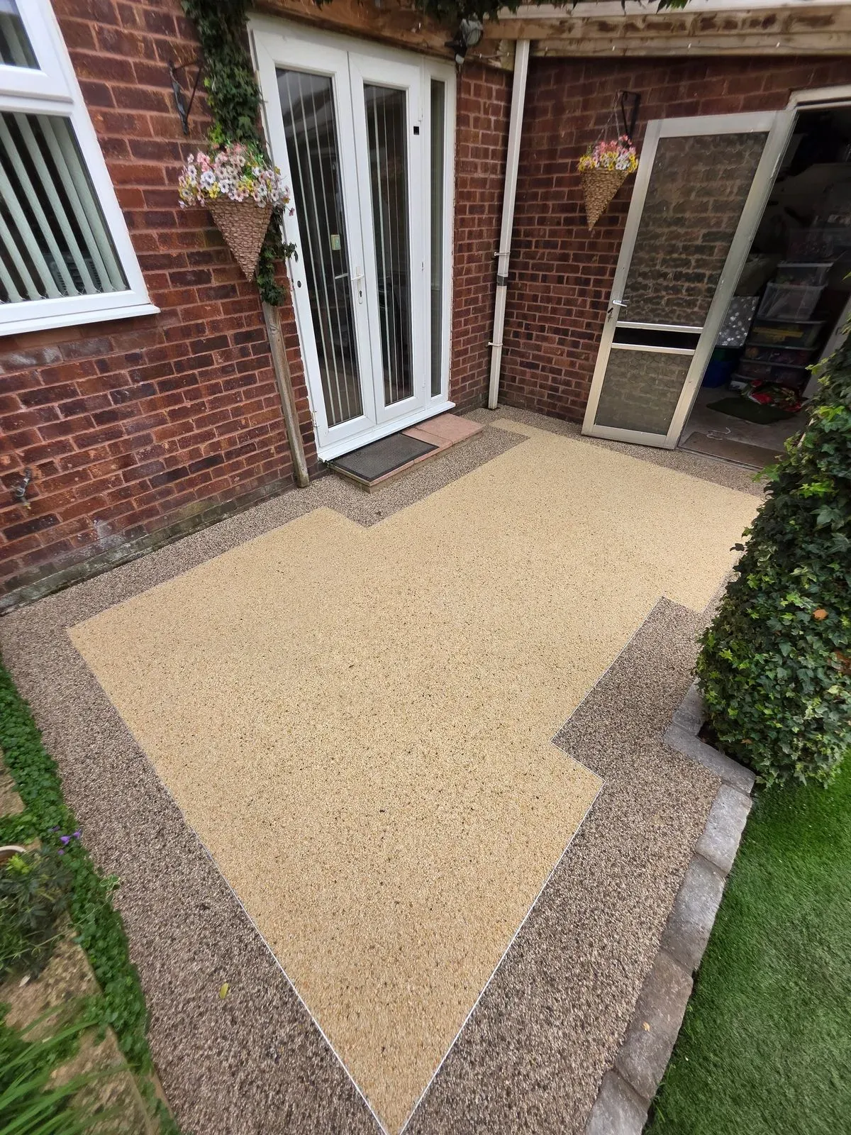 Resin-bound Driveways image background image