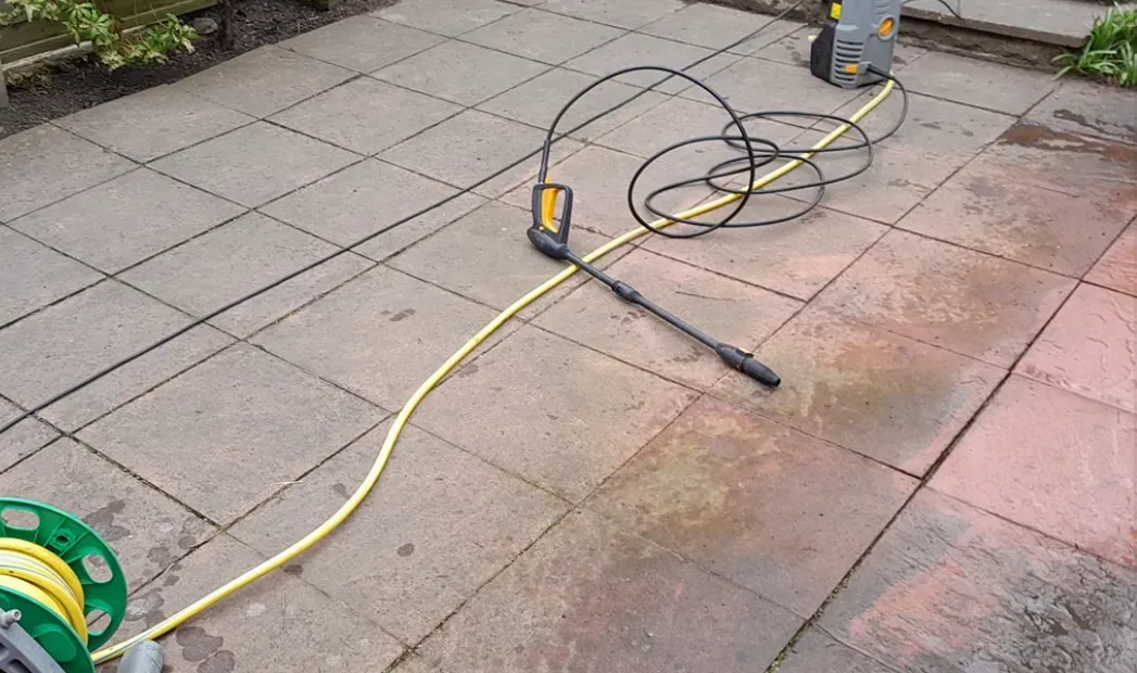 Window Cleaning, Gutters, Fascia Cleaning & Jet Washing image background image