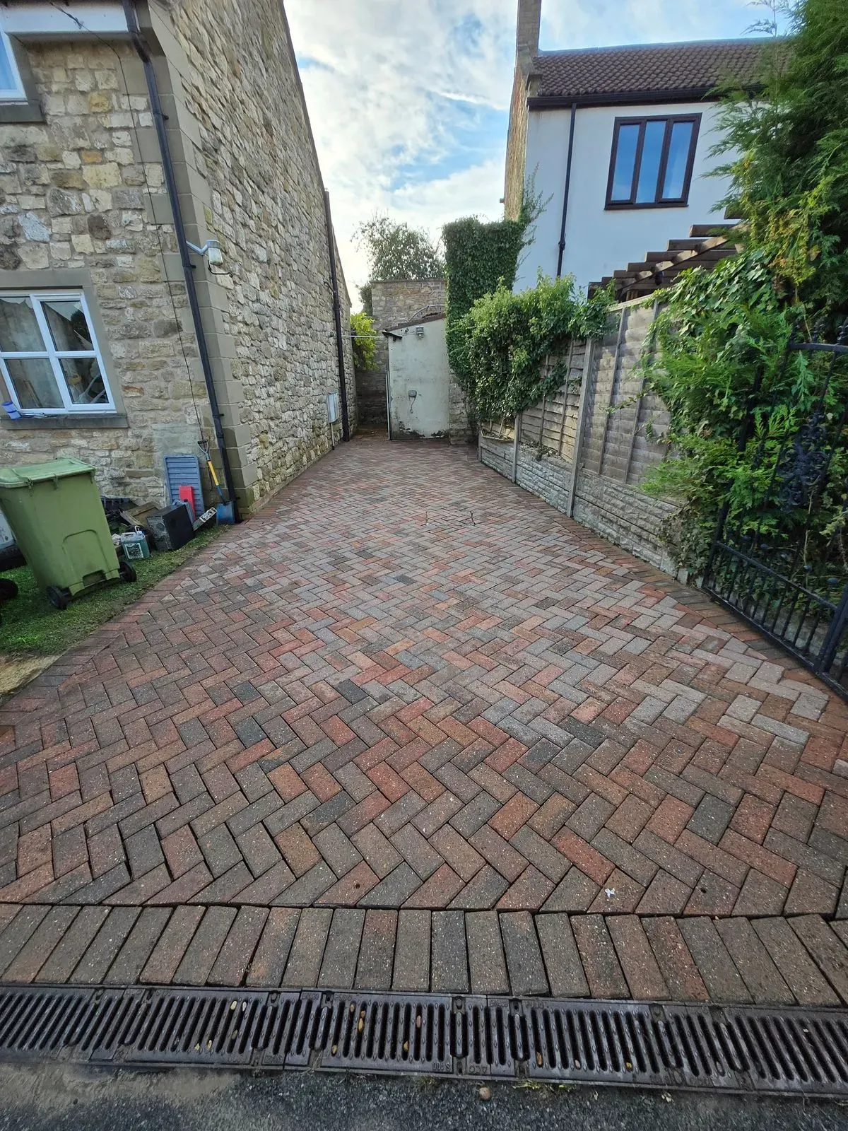 Pressure washing image background image