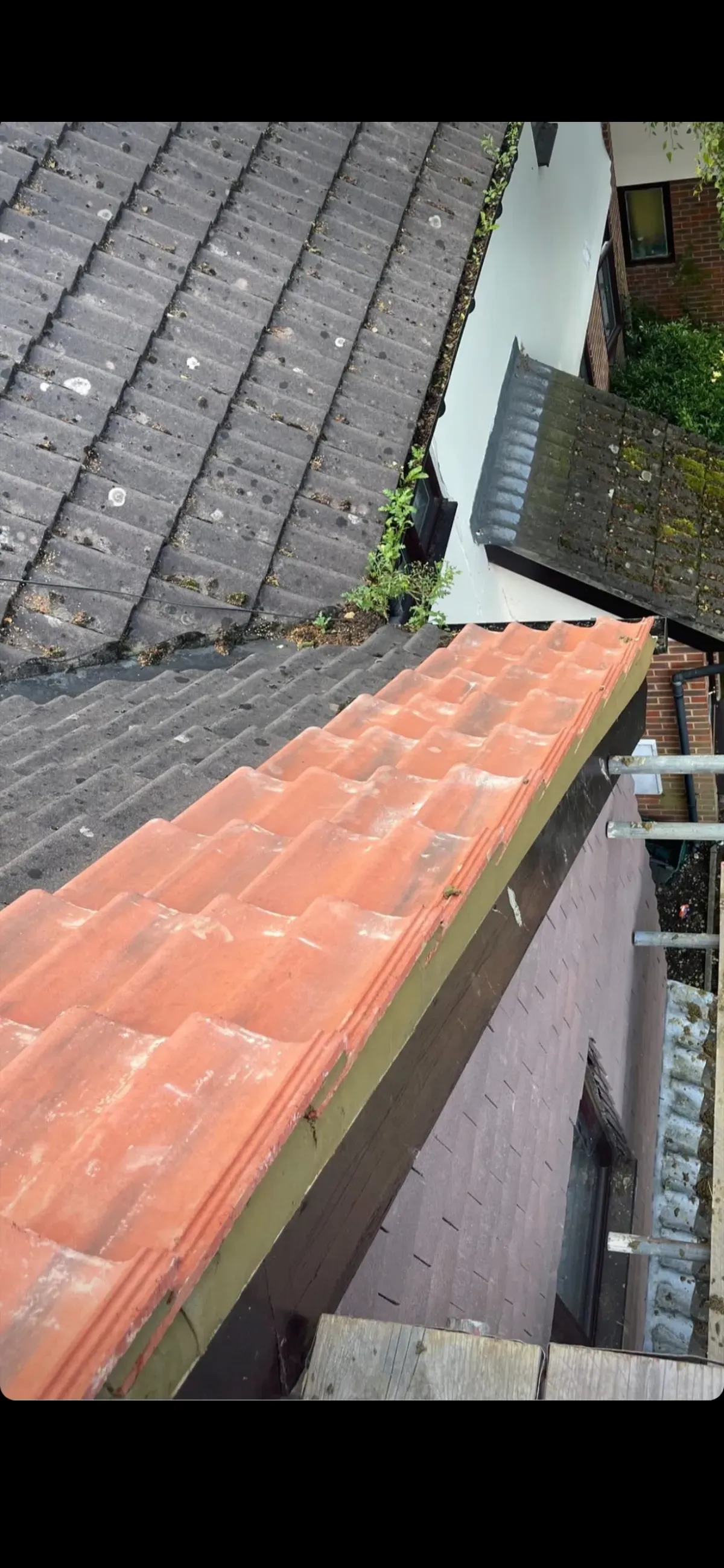Roof repair image background image