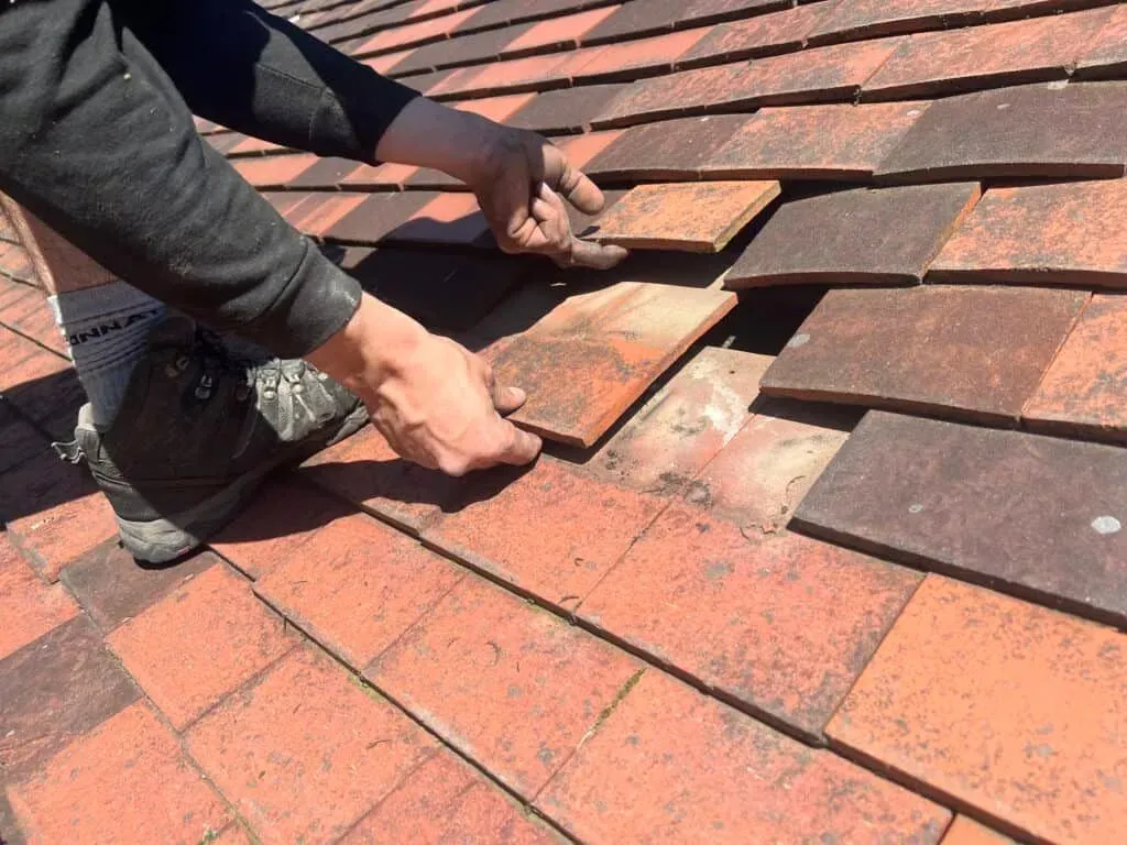 Emergency roof repairs image background image