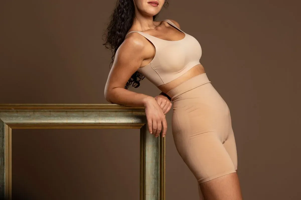 8215295218960-ytxj2c3koia0tudqhi0ze-portrait-woman-wearing-shapewear collection background image