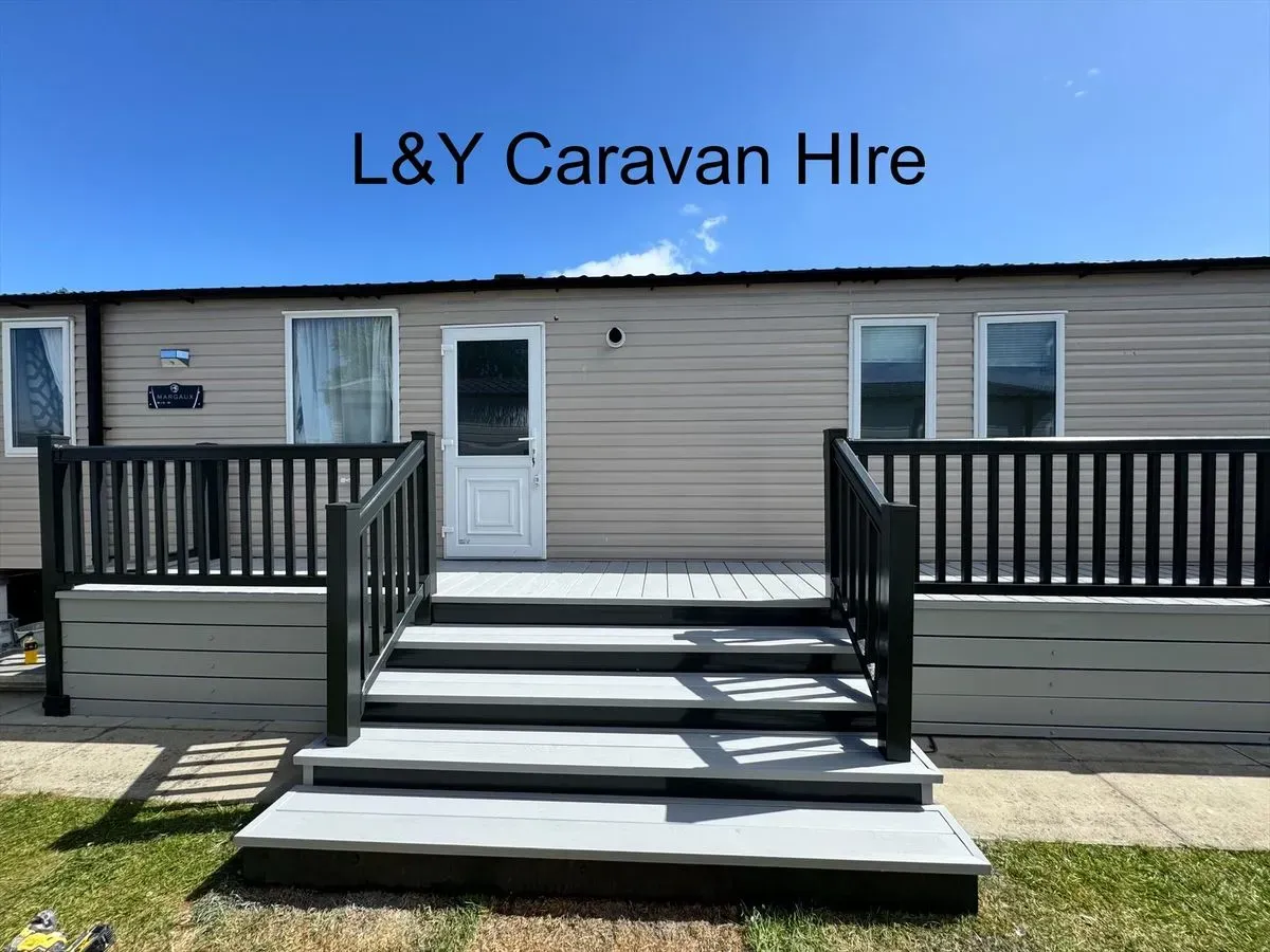 Booking system with ukcaravans4hire.com image background image