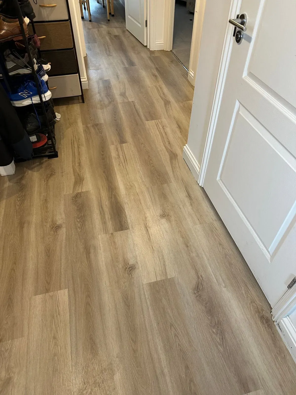 Laminate Flooring Installation image background image