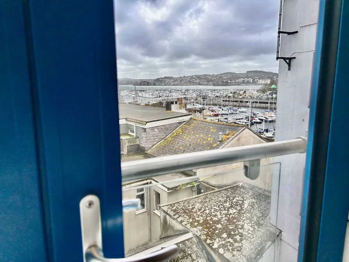 Descriptive text for the image