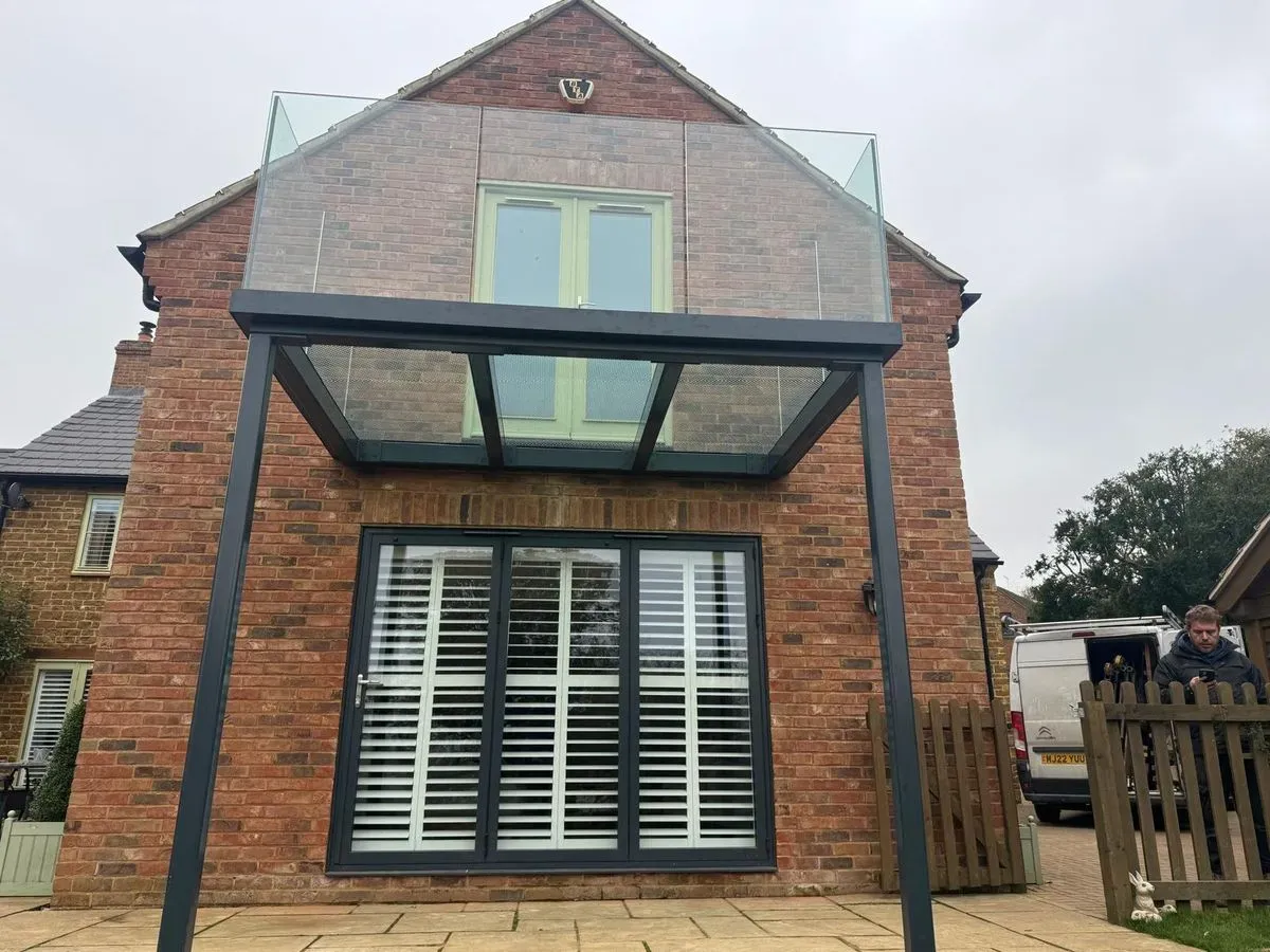 Full Glass Balconies, Juliet Balconies, Walk on Glass & Splash Backs image background image