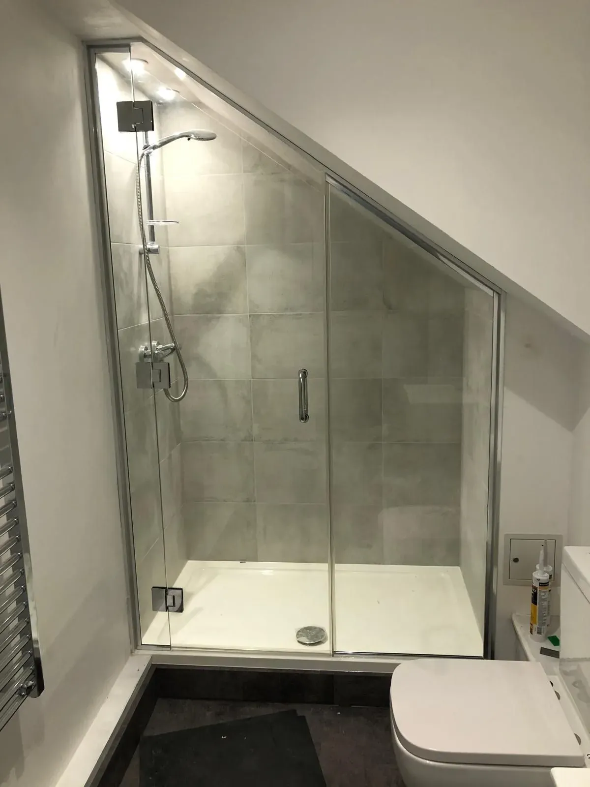 Bespoke Glass Shower Screens image background image