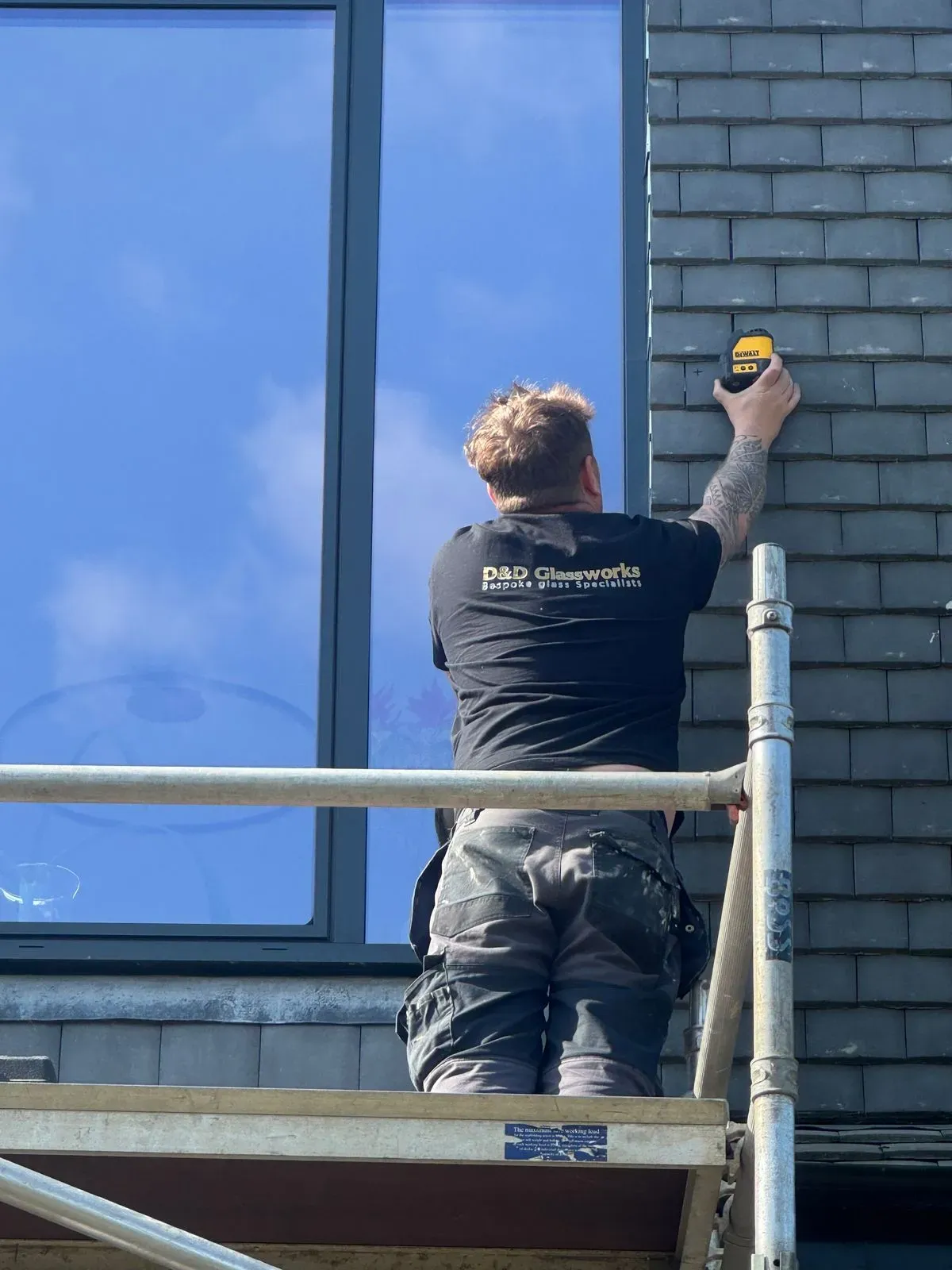 Glass Installation and Replacement image background image