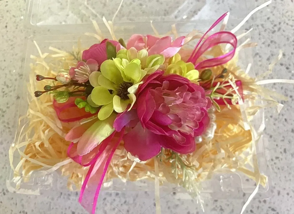 Corsages and boutonnieres image background image