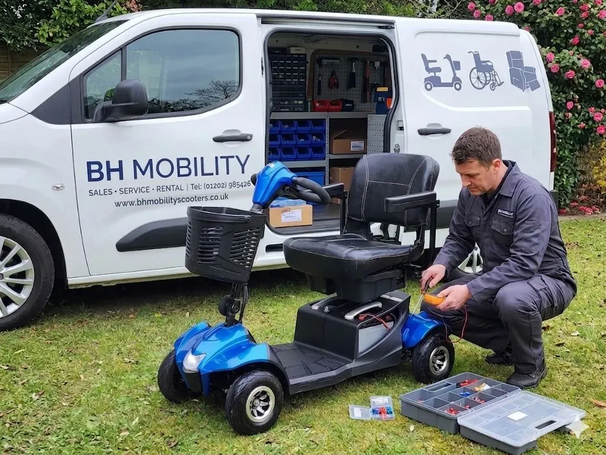 Mobile mobility servicing image background image