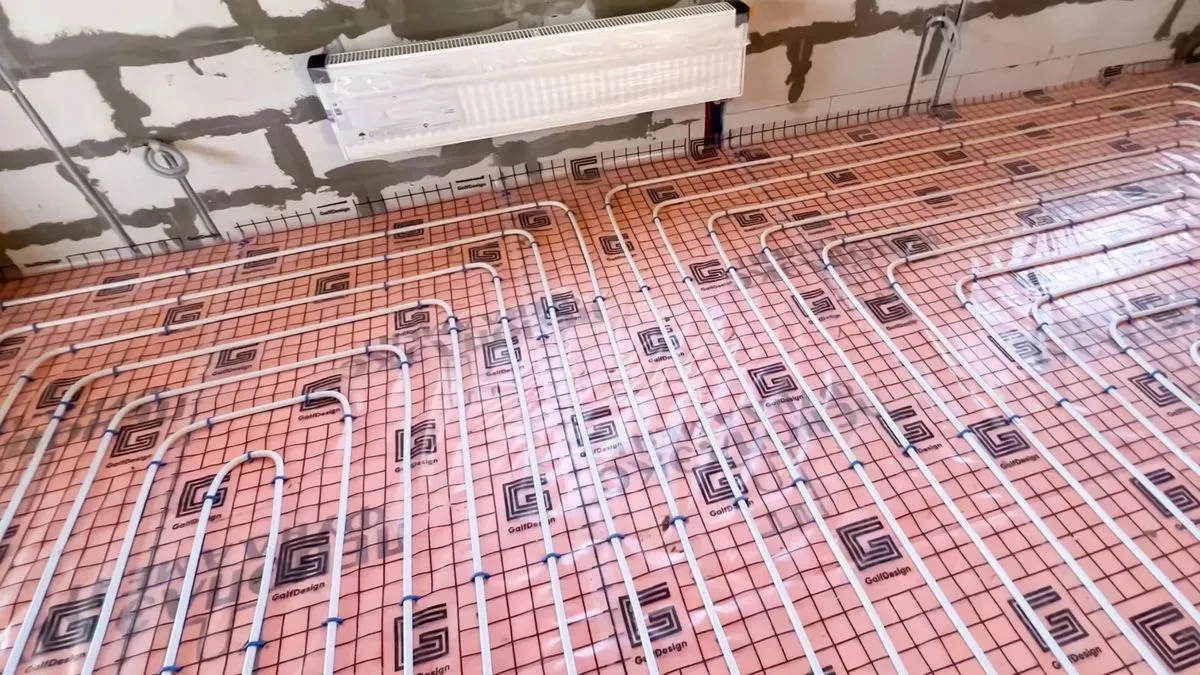 Friendly heating experts at work in Clapham for underfloor installation
