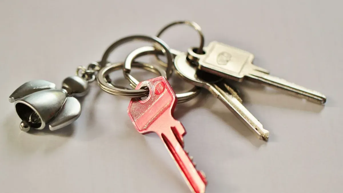 Before and after of a car lockout service in New Malden