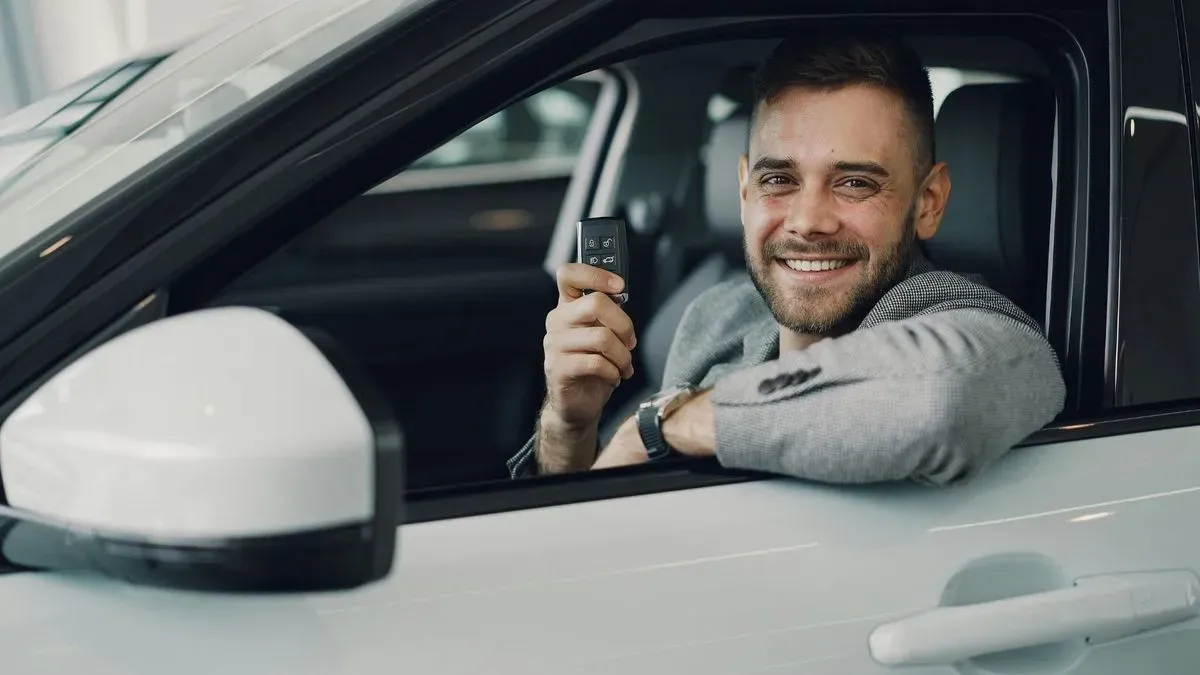 Local locksmith replacing a car key in Surbiton