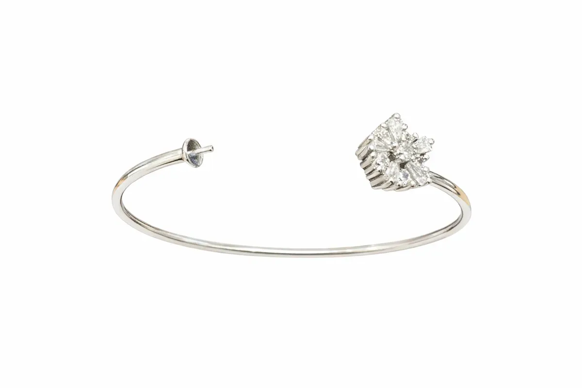 8226382446953-j24f0rzhq3l0sg4tgja0cfd-silver-snowflake-bangle thumbnail image