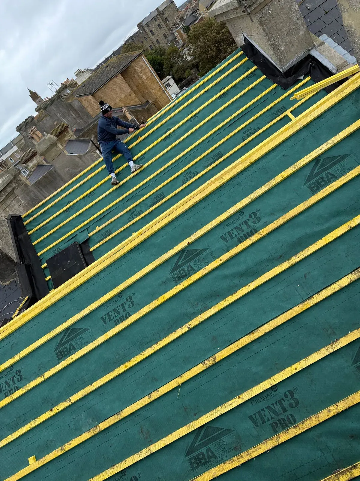 Roof replacement image background image