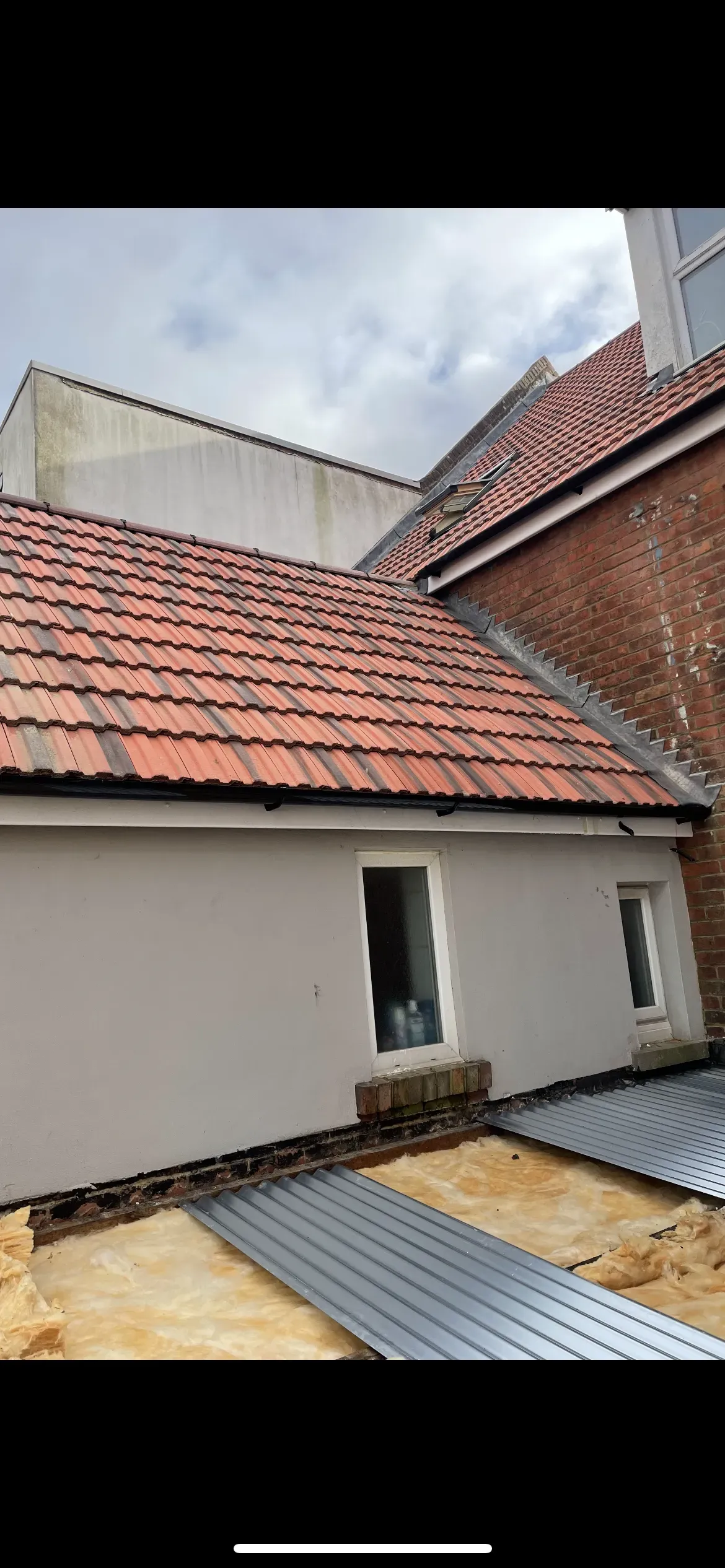 Tile roof installation image background image
