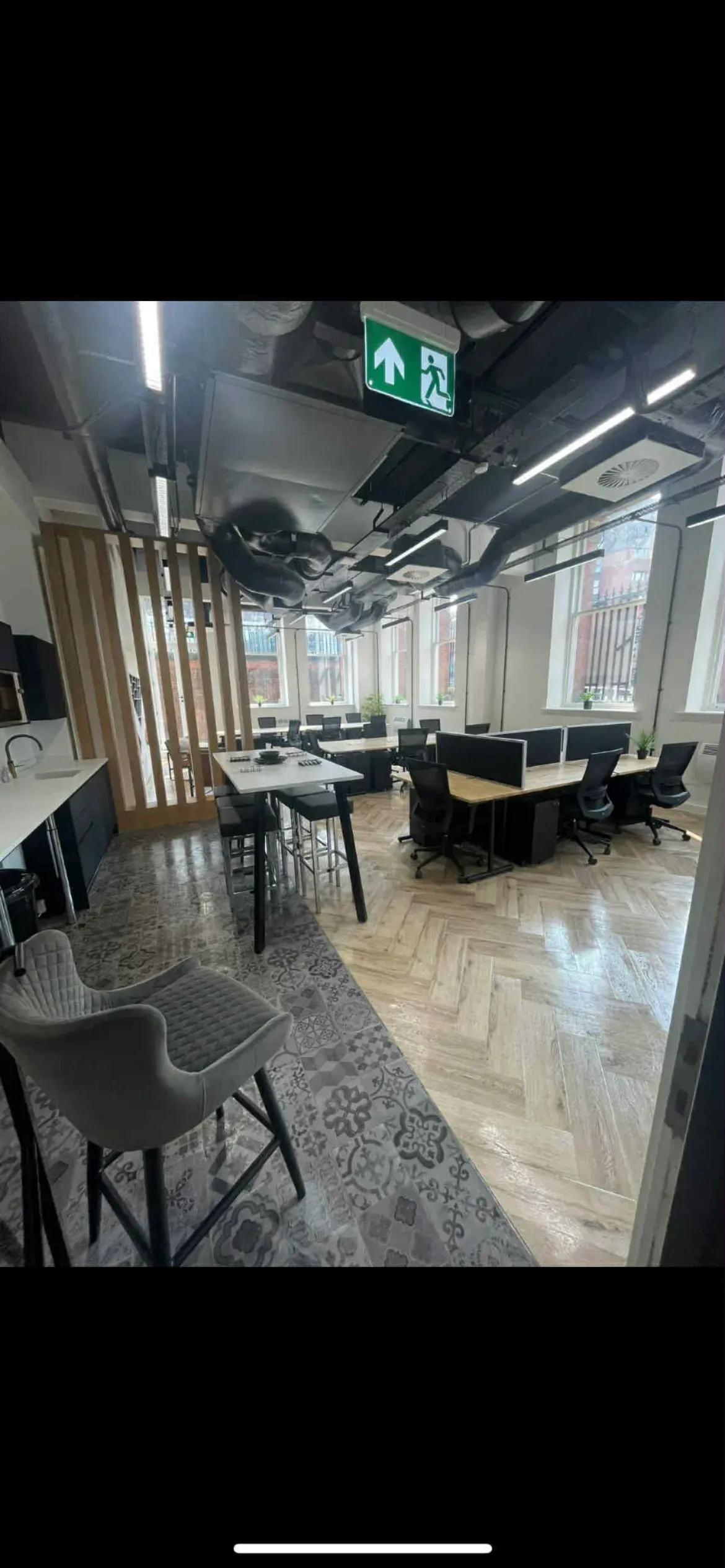 Office cleaning image background image