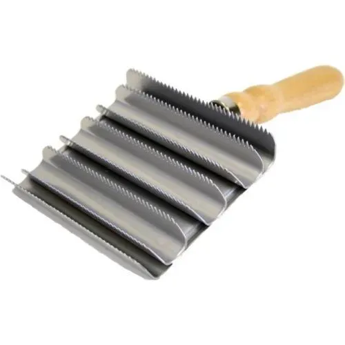 Large metal curry combe hux