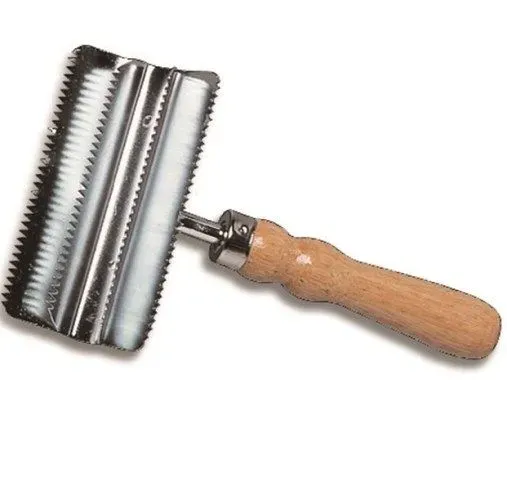 small metal curry comb 2
