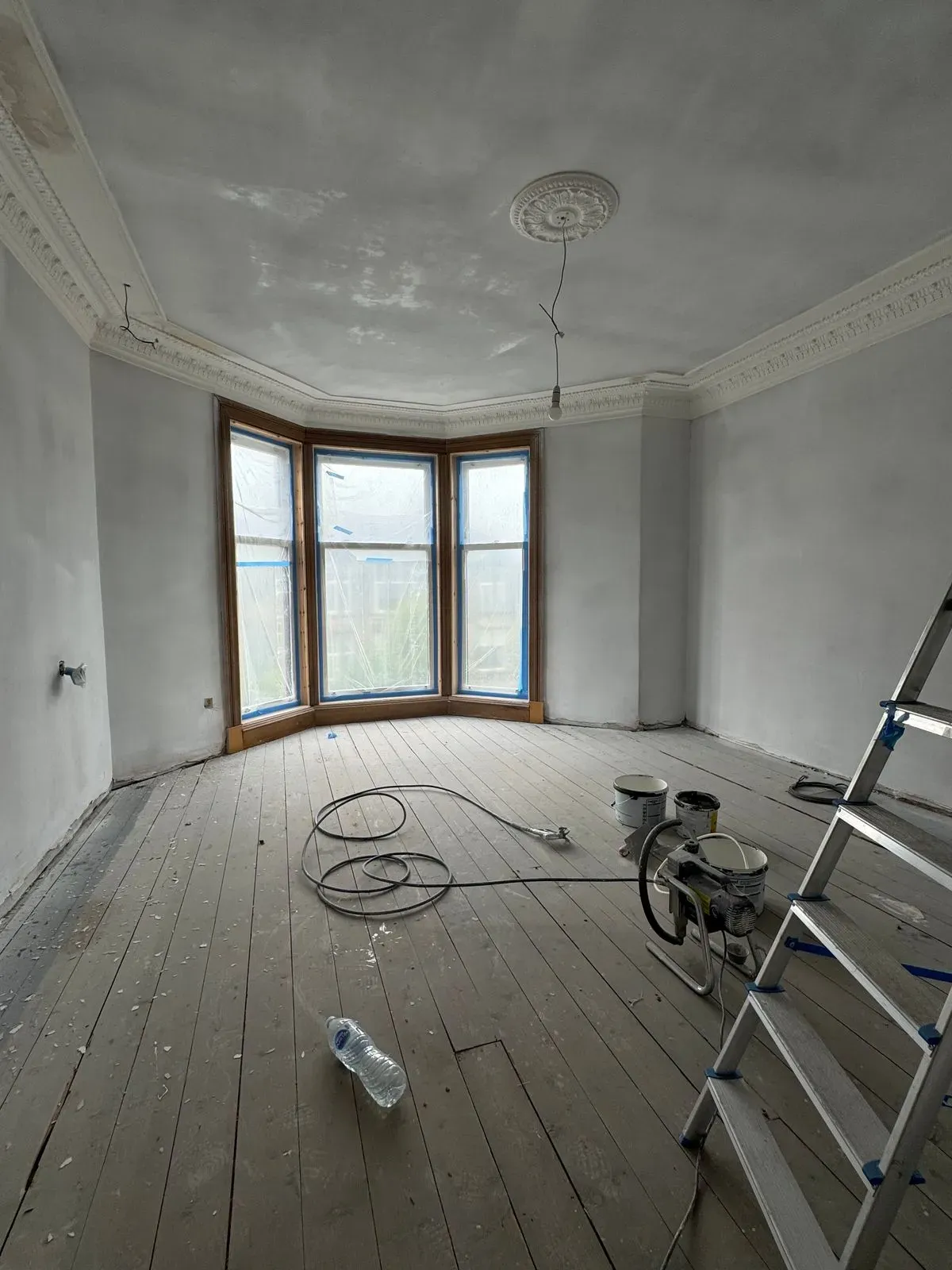 Spray Painting image background image