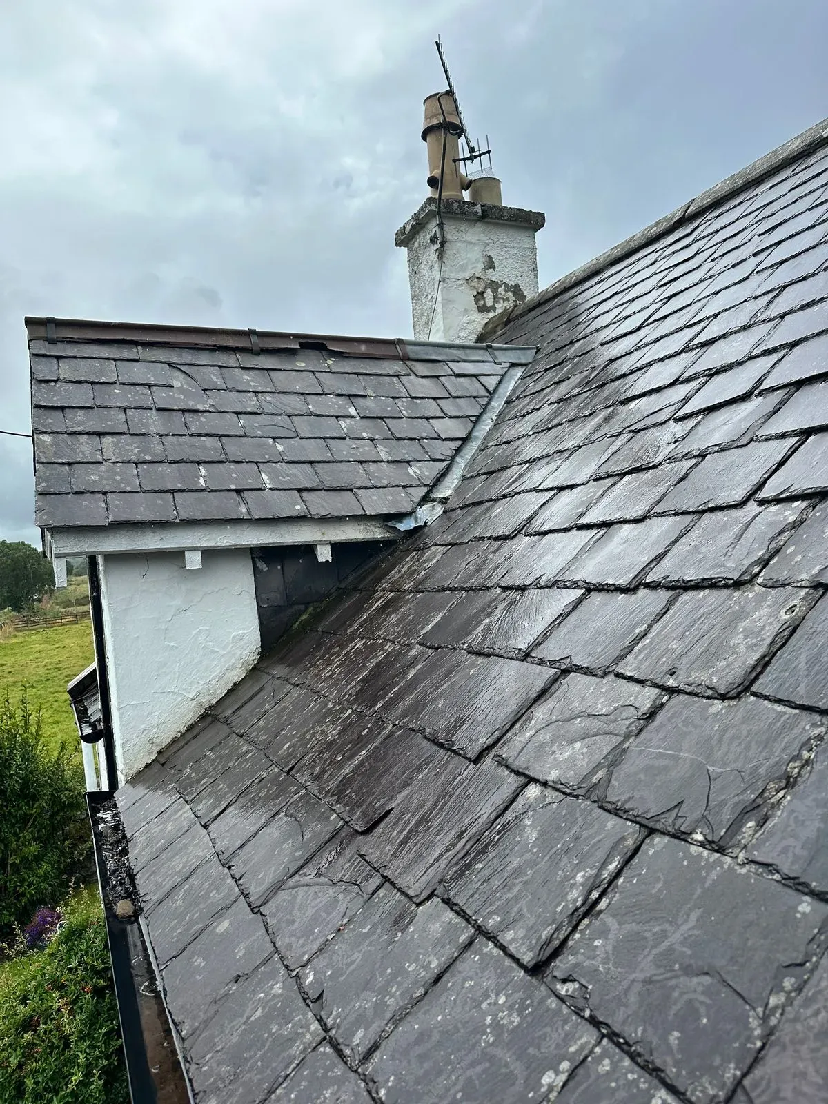 Emergency roof repairs image background image