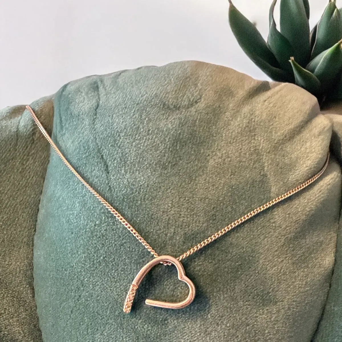 8219829723909-eqvhy9tr4aztkrhrcr53-Silver-diamond-pendant-on-chain thumbnail image