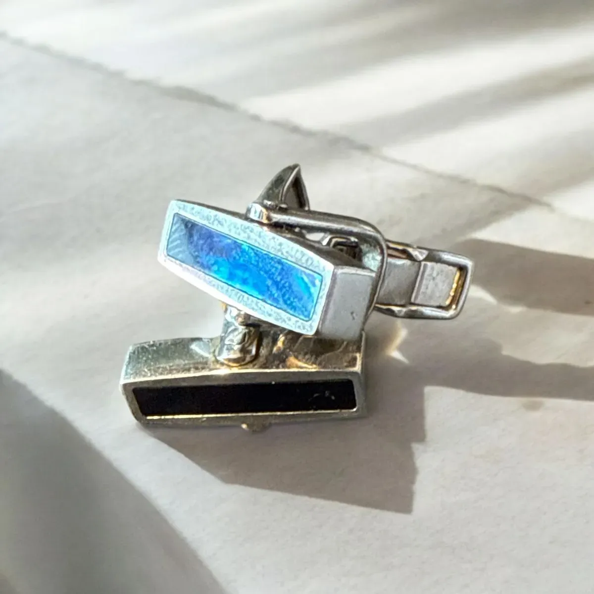 8219830966036-jyauvqrzvvrbdtjy6oehzd-Dunhill-men-s-cufflinks-black-to-iridescent- thumbnail image
